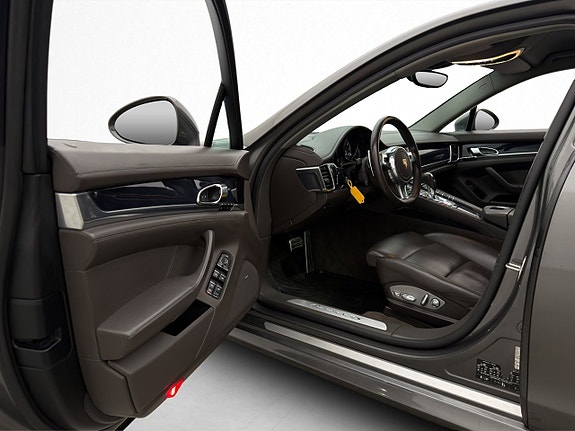 Porsche Panamera 4S 9 of 30