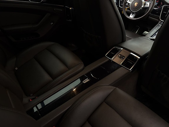 Porsche Panamera 4S 28 of 30