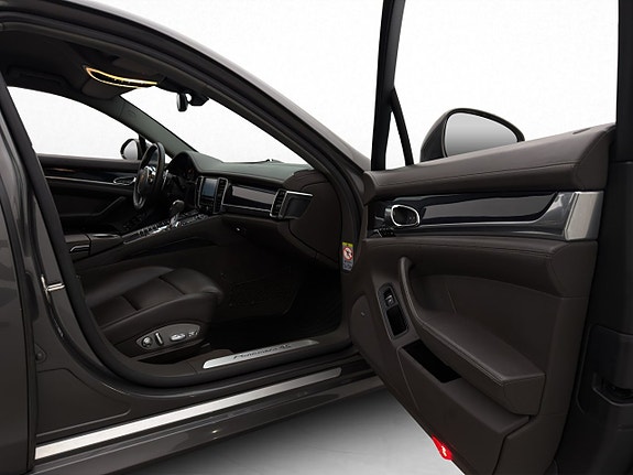 Porsche Panamera 4S 27 of 30