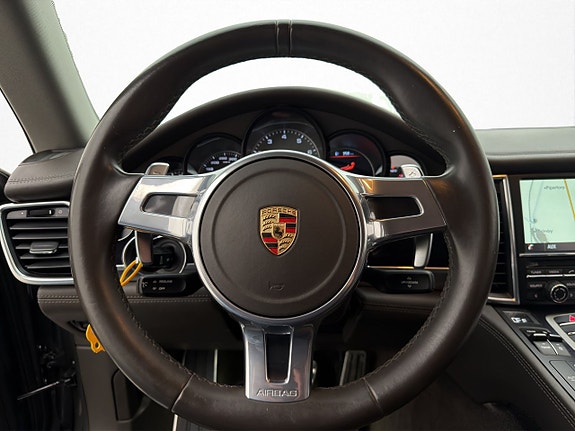 Porsche Panamera 4S 13 of 30