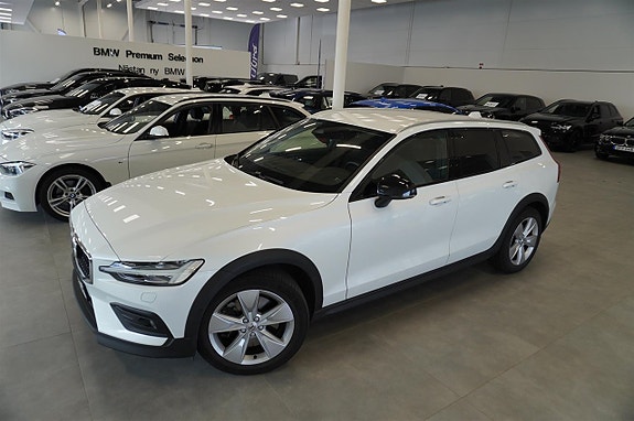 Volvo V60 2 of 10