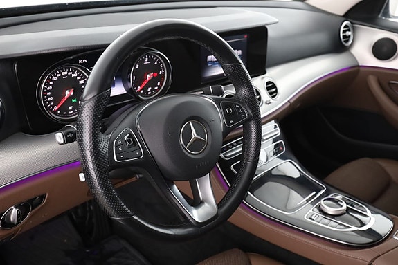 Mercedes-Benz E220 12 of 30