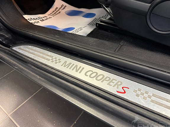 MINI Cooper S 8 of 18