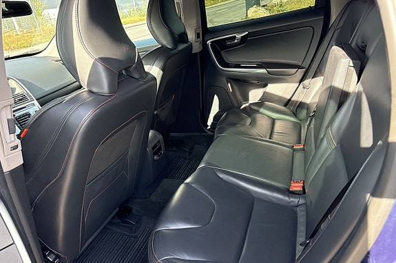 Volvo XC60 15 of 20