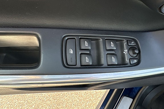 Volvo XC60 13 of 20