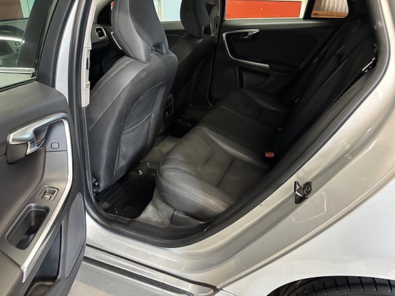 Volvo V60 6 of 6