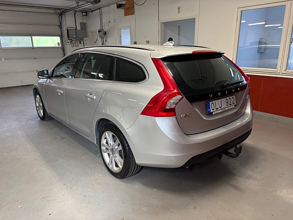 Volvo V60 4 of 6