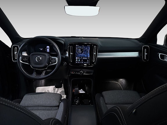 Volvo XC40 10 of 11