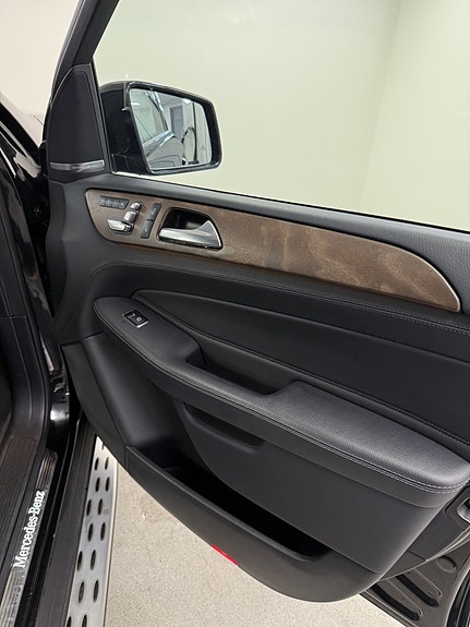 Mercedes-Benz GLE500 e 6 of 8