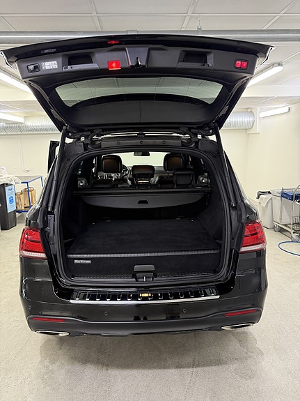 Mercedes-Benz GLE500 e 8 of 8