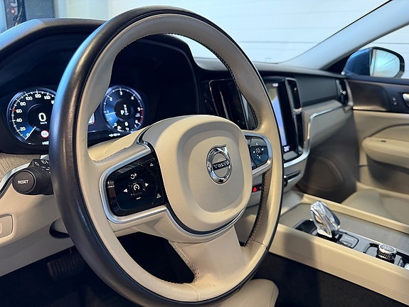 Volvo V60 16 of 21