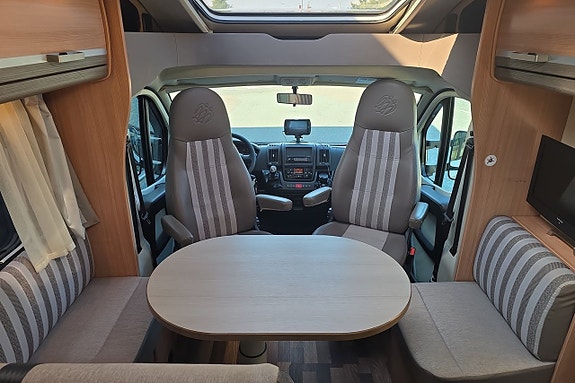 Knaus 700 Sky Ti 150hk, Låga långbäddar, Fukttestad, Nyservad, 3500kg 7 of 30