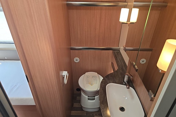 Knaus 700 Sky Ti 150hk, Låga långbäddar, Fukttestad, Nyservad, 3500kg 23 of 30