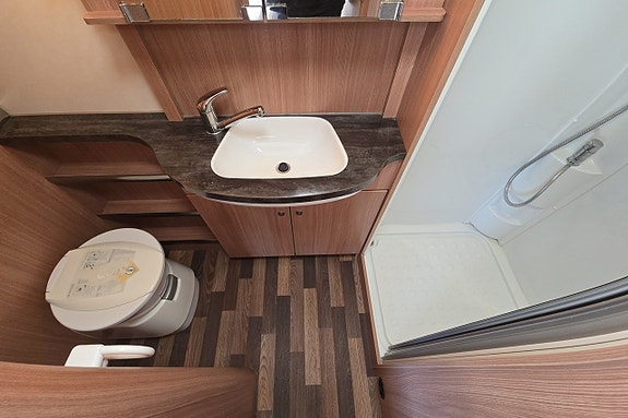 Knaus 700 Sky Ti 150hk, Låga långbäddar, Fukttestad, Nyservad, 3500kg 20 of 30