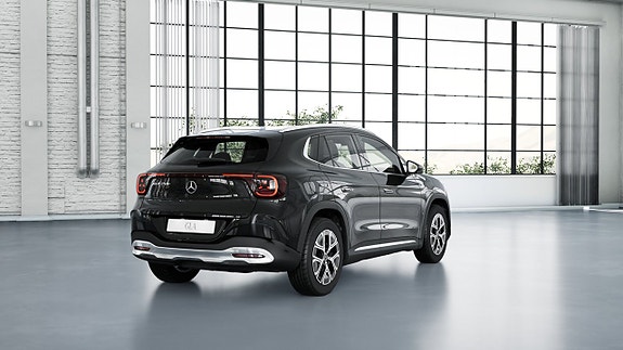 Mercedes-Benz GLA250 3 of 5