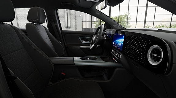 Mercedes-Benz GLA250 5 of 5