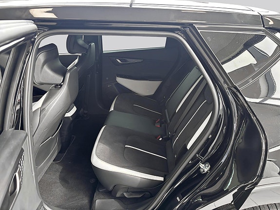 Kia EV6 8 of 17
