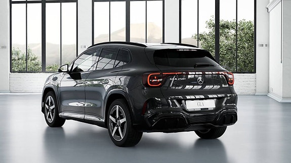 Mercedes-Benz GLA250 3 of 11