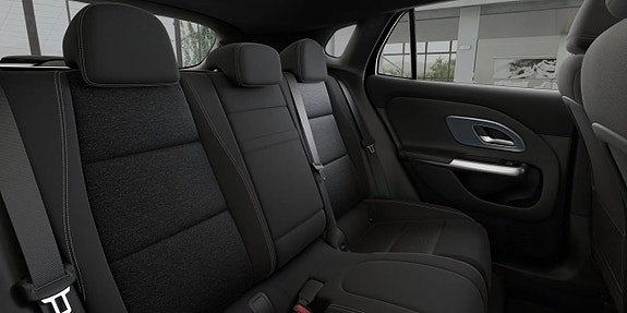 Mercedes-Benz GLA250 7 of 11