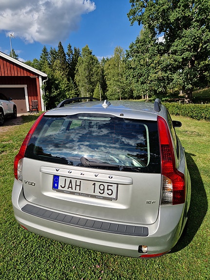 Volvo V50 2 of 3
