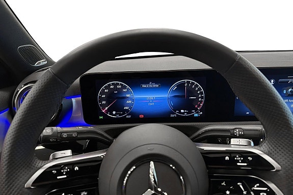 Mercedes-Benz A250 e 6 of 13