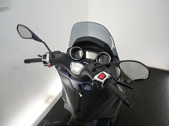 Piaggio MP3 300 5 of 5
