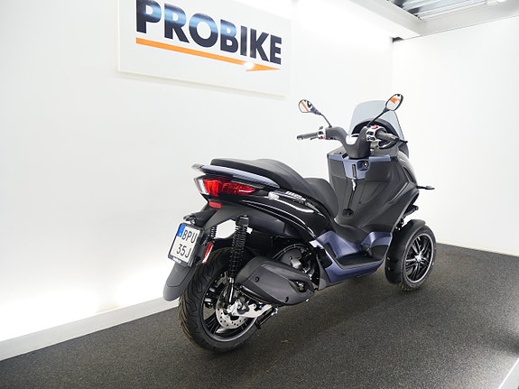 Piaggio MP3 300 4 of 5