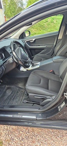 Volvo V60 2 of 4