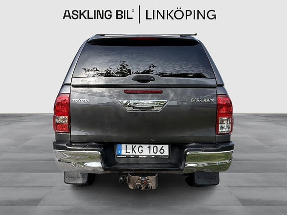 Toyota HiLux 4 of 10