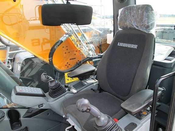Liebherr R924 G8 10 of 20