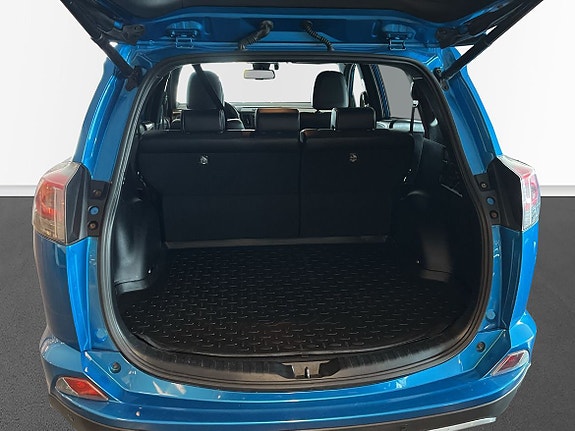 Toyota RAV4 6 of 10