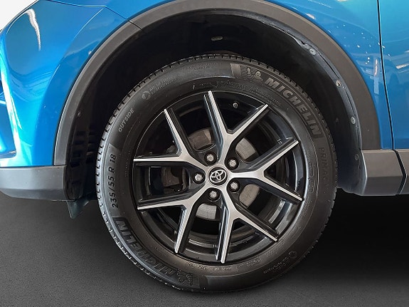 Toyota RAV4 5 of 10
