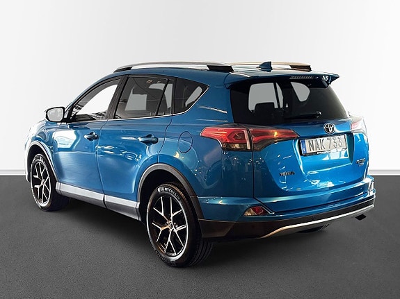 Toyota RAV4 2 of 10