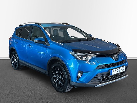 Toyota RAV4 3 of 10