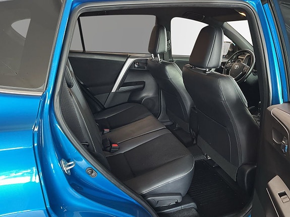Toyota RAV4 8 of 10