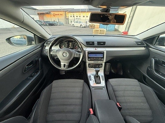 Volkswagen Passat CC 10 of 14