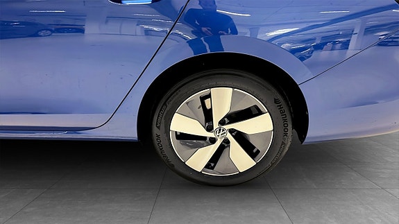 Volkswagen Passat 6 of 23