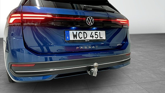 Volkswagen Passat 13 of 23