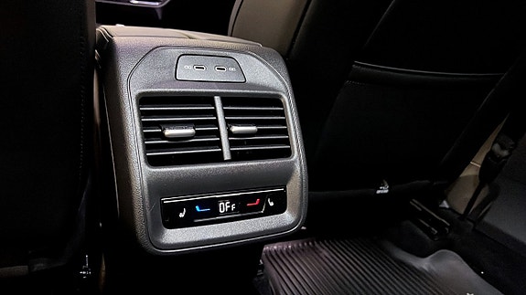 Volkswagen Passat 17 of 23