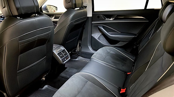 Volkswagen Passat 11 of 23