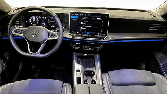 Volkswagen Passat 10 of 23