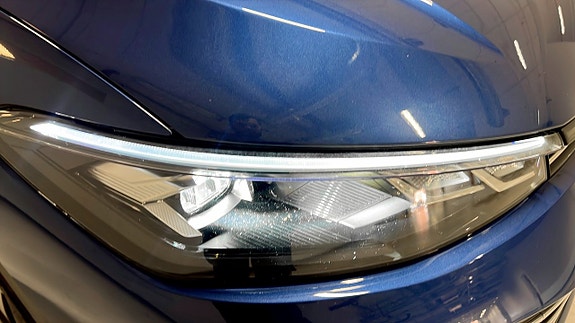 Volkswagen Passat 16 of 23