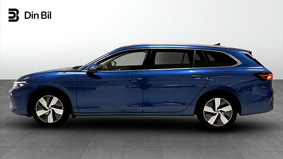 Volkswagen Passat 2 of 23