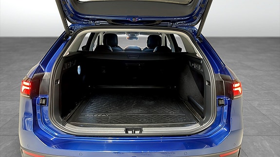 Volkswagen Passat 12 of 23