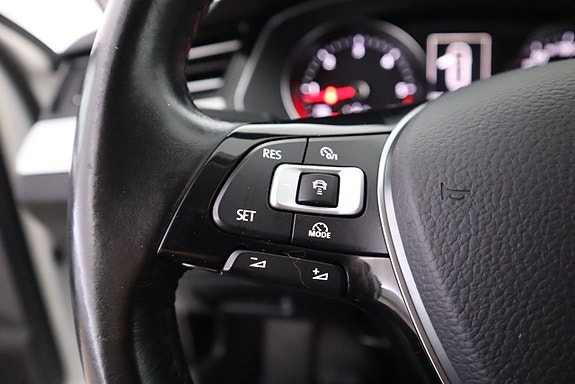 Volkswagen Passat 12 of 17