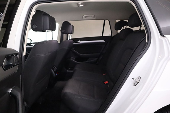 Volkswagen Passat 11 of 17