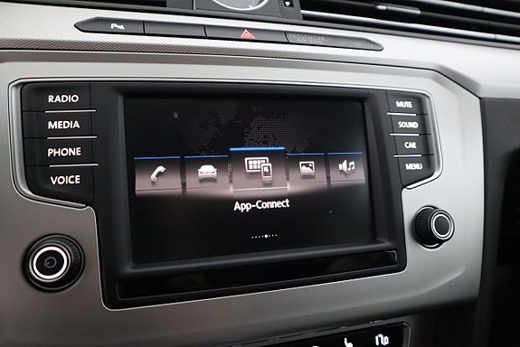 Volkswagen Passat 14 of 17