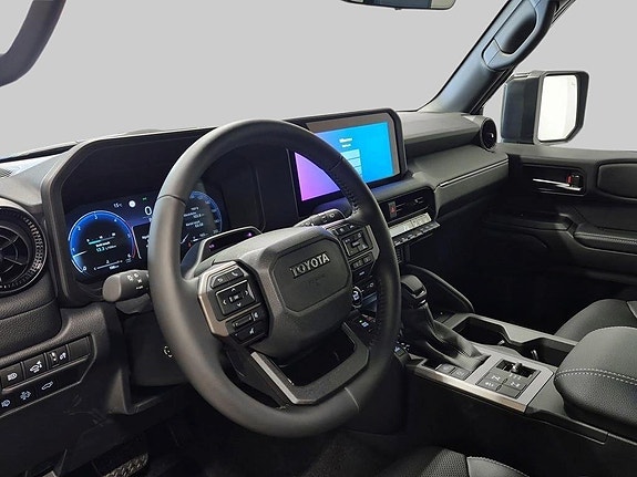 Toyota Land Cruiser 7 of 23