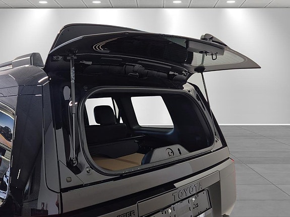Toyota Land Cruiser 22 of 23