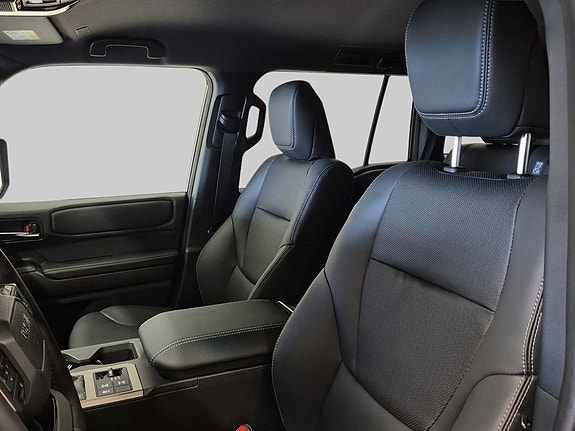 Toyota Land Cruiser 9 of 23